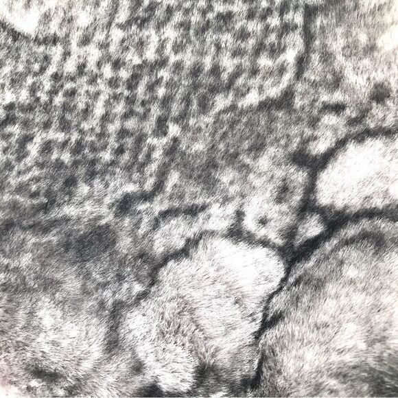 Fadivo NY Gray Black Reptile Print Faux Fur Infinity Cozy Neck Scarf NEW - Picture 6 of 9